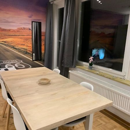 Mainpark Apartment 4 Schlafzimmer Bis Zu 10 Personen Direkt Ueber Aschaffapartment Bei Aschaffenburg Mainaschaff Bagian luar foto