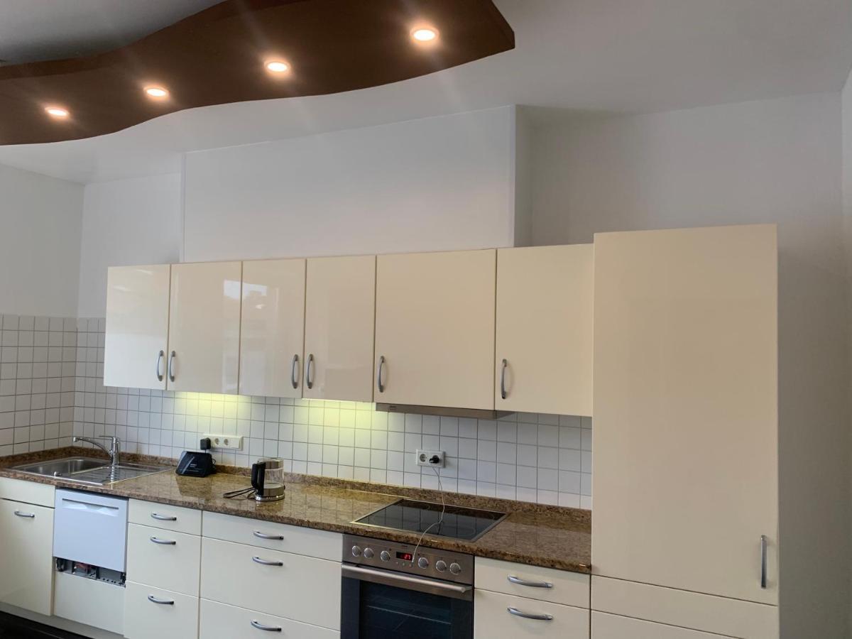 Mainpark Apartment 4 Schlafzimmer Bis Zu 10 Personen Direkt Ueber Aschaffapartment Bei Aschaffenburg Mainaschaff Bagian luar foto