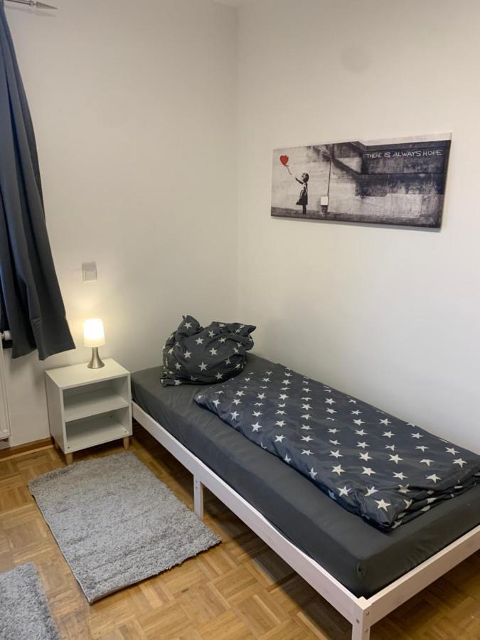 Mainpark Apartment 4 Schlafzimmer Bis Zu 10 Personen Direkt Ueber Aschaffapartment Bei Aschaffenburg Mainaschaff Bagian luar foto