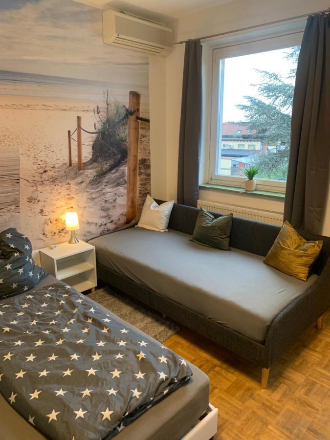 Mainpark Apartment 4 Schlafzimmer Bis Zu 10 Personen Direkt Ueber Aschaffapartment Bei Aschaffenburg Mainaschaff Bagian luar foto