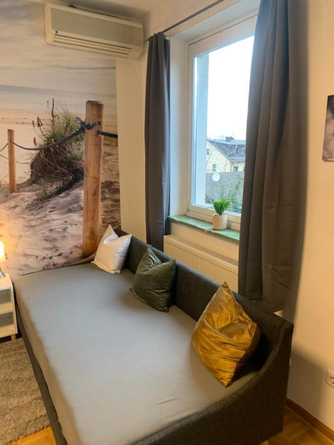 Mainpark Apartment 4 Schlafzimmer Bis Zu 10 Personen Direkt Ueber Aschaffapartment Bei Aschaffenburg Mainaschaff Bagian luar foto