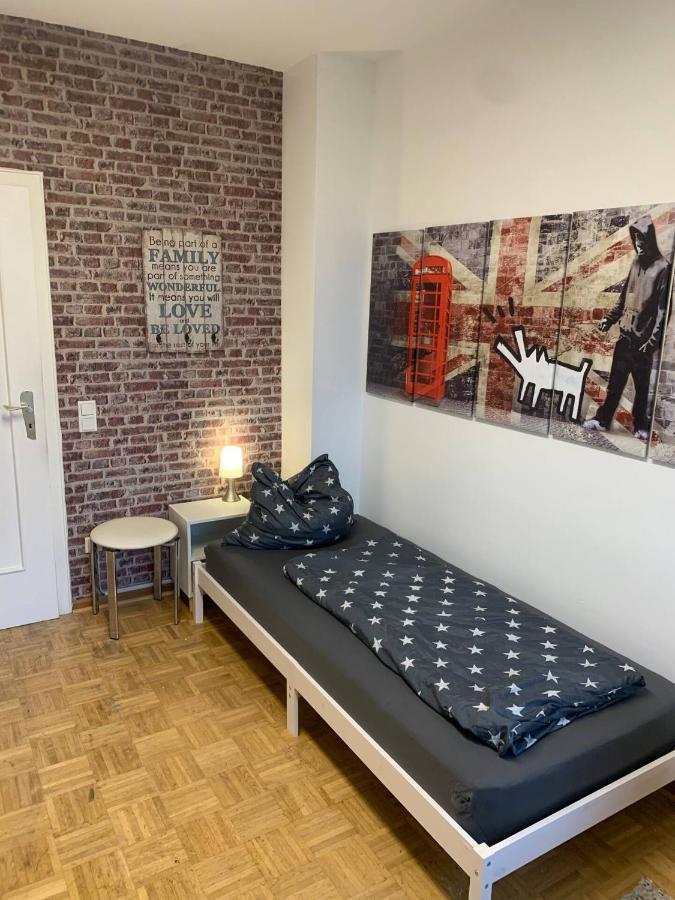 Mainpark Apartment 4 Schlafzimmer Bis Zu 10 Personen Direkt Ueber Aschaffapartment Bei Aschaffenburg Mainaschaff Bagian luar foto