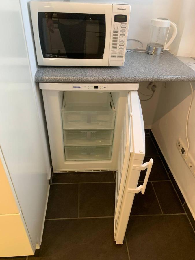 Mainpark Apartment 4 Schlafzimmer Bis Zu 10 Personen Direkt Ueber Aschaffapartment Bei Aschaffenburg Mainaschaff Bagian luar foto