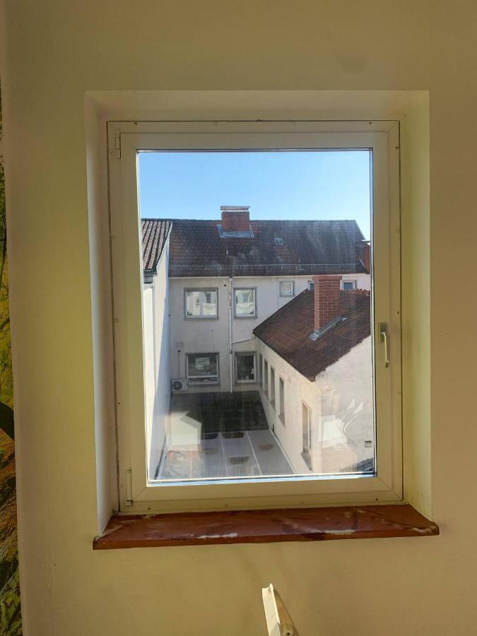 Mainpark Apartment 4 Schlafzimmer Bis Zu 10 Personen Direkt Ueber Aschaffapartment Bei Aschaffenburg Mainaschaff Bagian luar foto