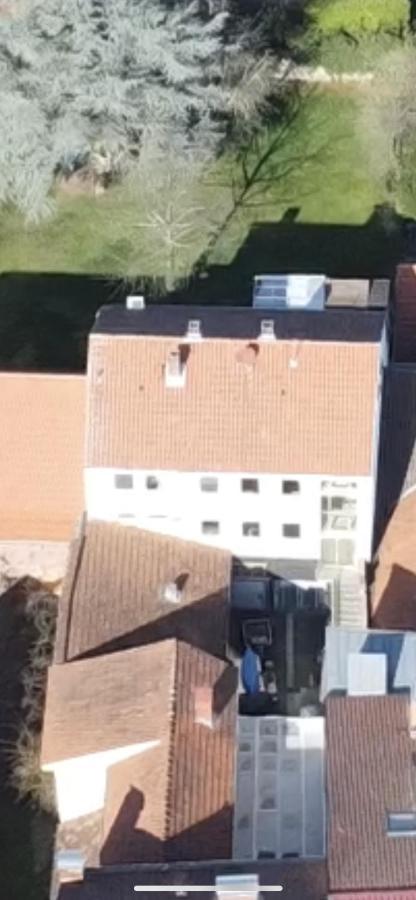 Mainpark Apartment 4 Schlafzimmer Bis Zu 10 Personen Direkt Ueber Aschaffapartment Bei Aschaffenburg Mainaschaff Bagian luar foto