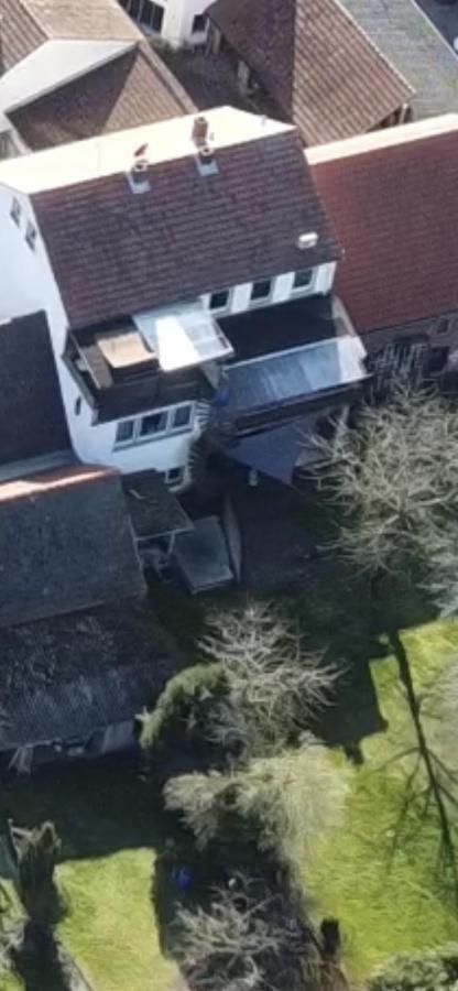 Mainpark Apartment 4 Schlafzimmer Bis Zu 10 Personen Direkt Ueber Aschaffapartment Bei Aschaffenburg Mainaschaff Bagian luar foto